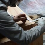 大工の手元。細かい作業。職人の技